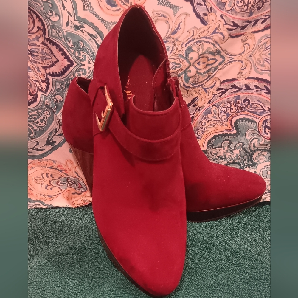 East 5th Ef Emmelie New Burgandy Heeled Booties Size 6